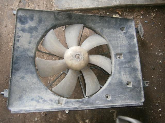 Диффузор радиатора Хонда Фит в Сургуте 24057